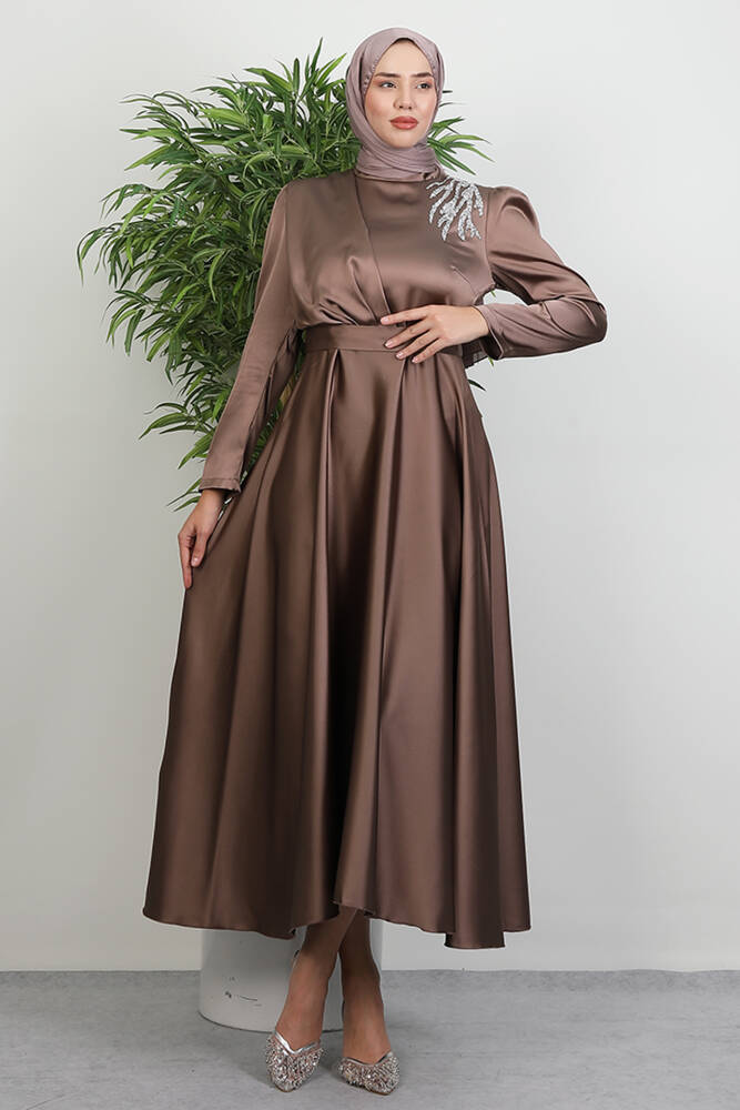 Omzu Taşlı Saten Abiye Koyu Vizon - LAMİAGİYİM