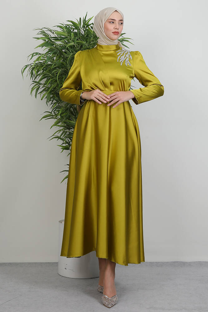 Omzu Taşlı Saten Abiye Yağ Yeşil - LAMİAGİYİM